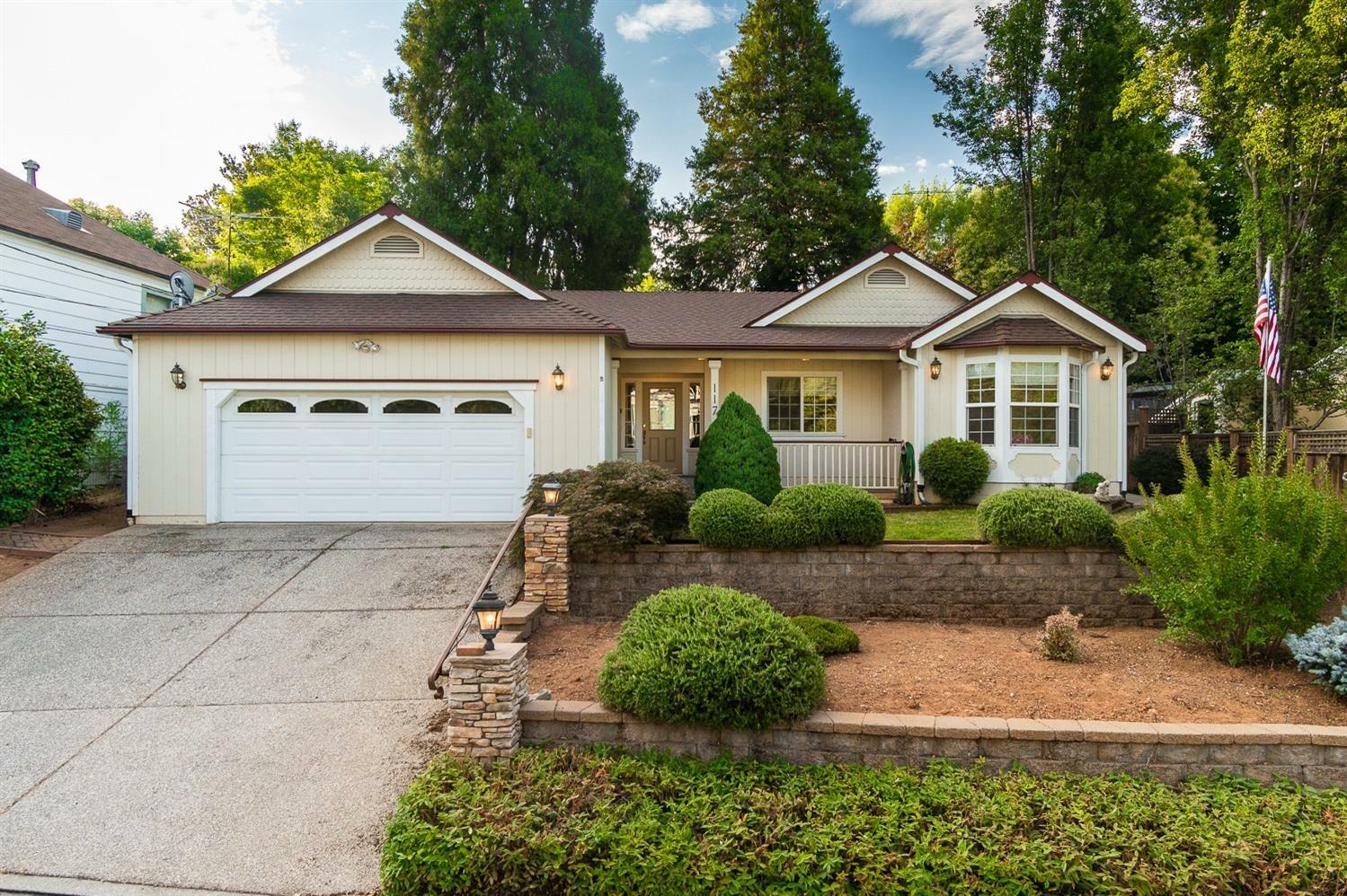 Property Photo: 117 Townsend Street CA 95945