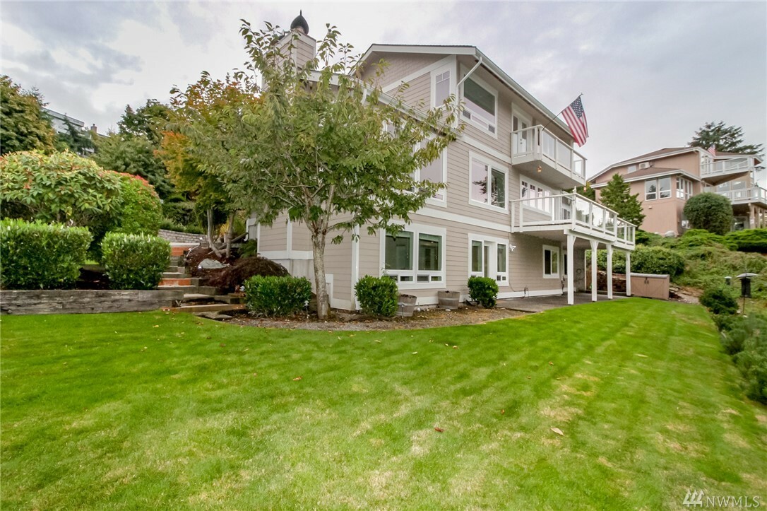 Property Photo: 28807 Sound View Dr S WA 98198
