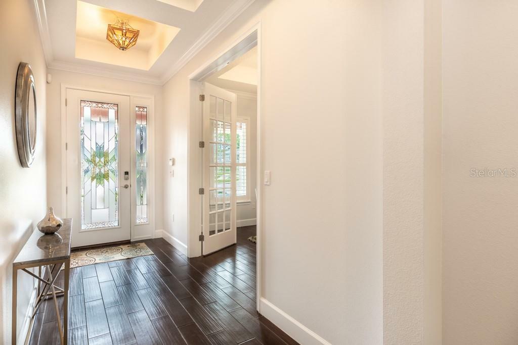 Property Photo: 321 Chesham Street FL 32174