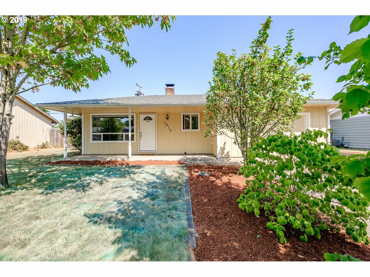 Property Photo: 1615 Powell St SE OR 97322