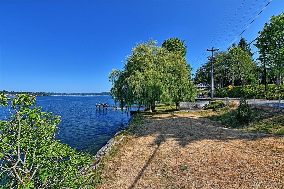 Property Photo:  905 S Lake Stevens Rd  WA 98258 