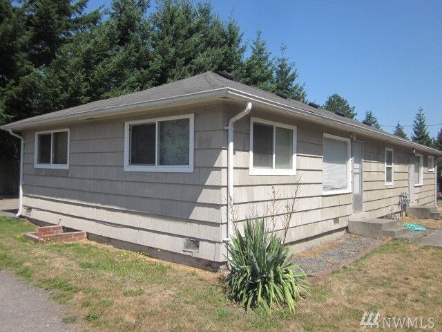 Property Photo:  5004 - 5022  190th Street SW  WA 98036 