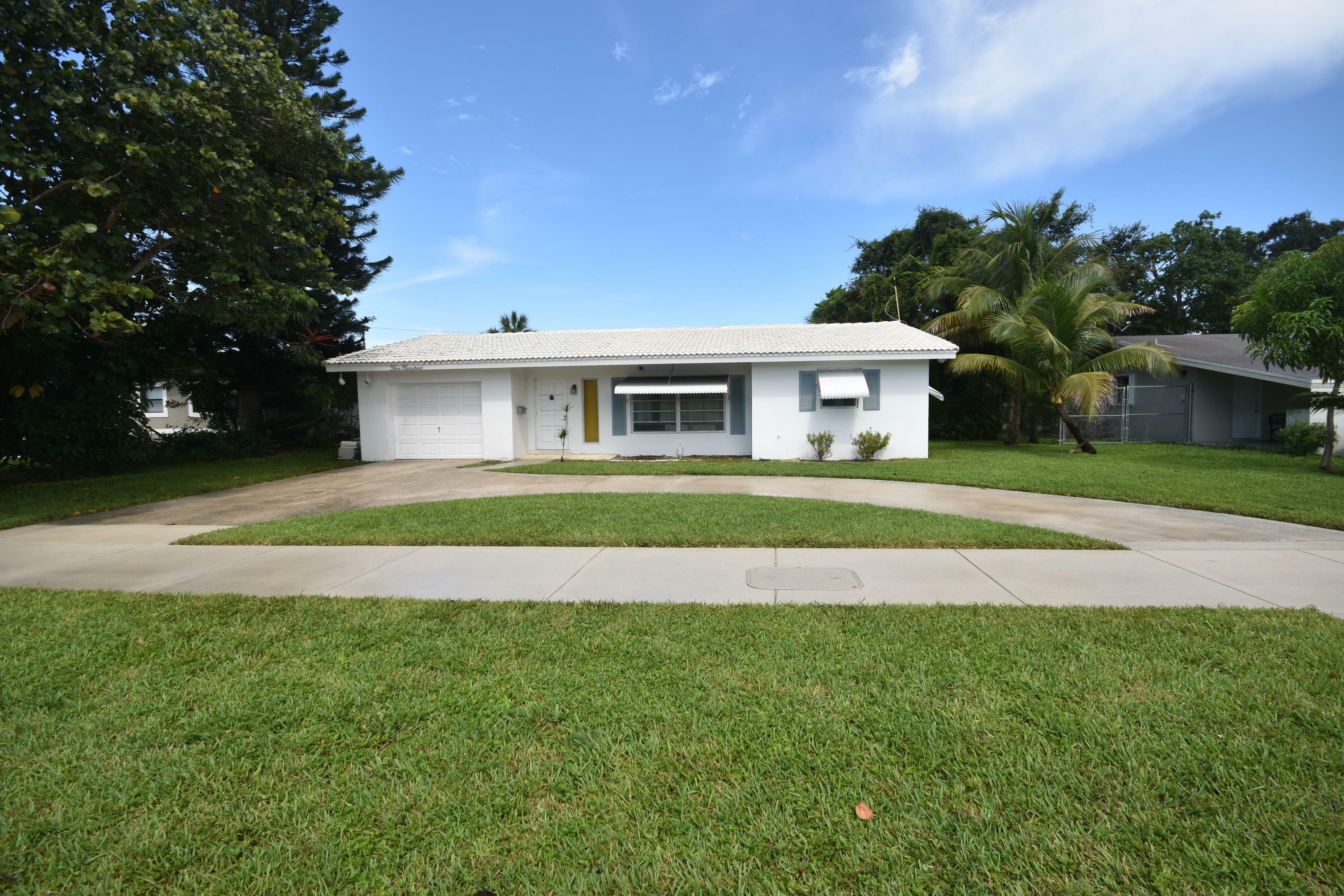 Property Photo: 500 NW 12th Avenue FL 33486