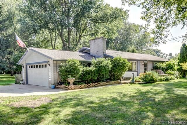 Property Photo:  25805 Beech Court  MI 48033 