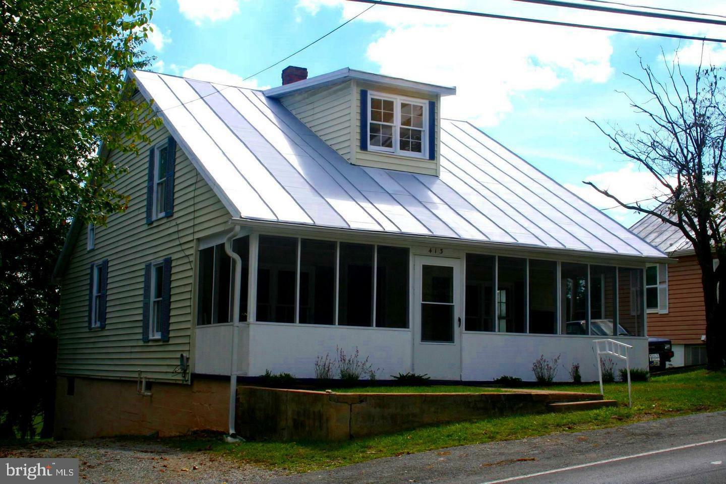 Property Photo:  413 Mechanic Street  VA 22835 