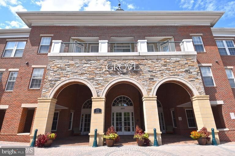 Property Photo:  2055 26th Street S 5-308  VA 22206 