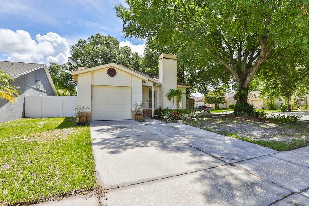 Property Photo:  13415 Laraway Drive  FL 33579 