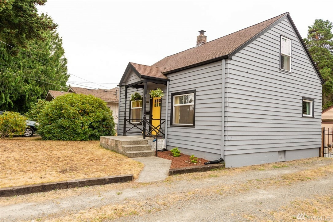 Property Photo:  720 Ramsdell St  WA 98466 