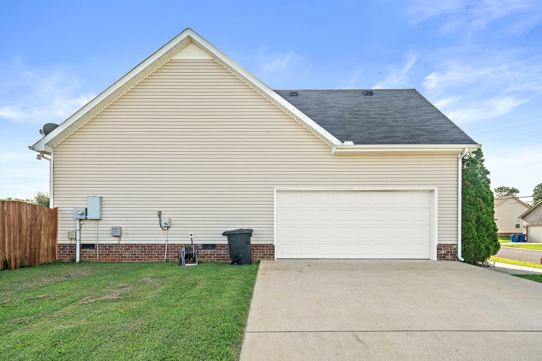 Property Photo: 1201 Aretha Dr TN 37128