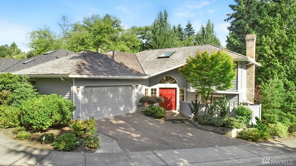 Property Photo:  602 Elm Place  WA 98020 