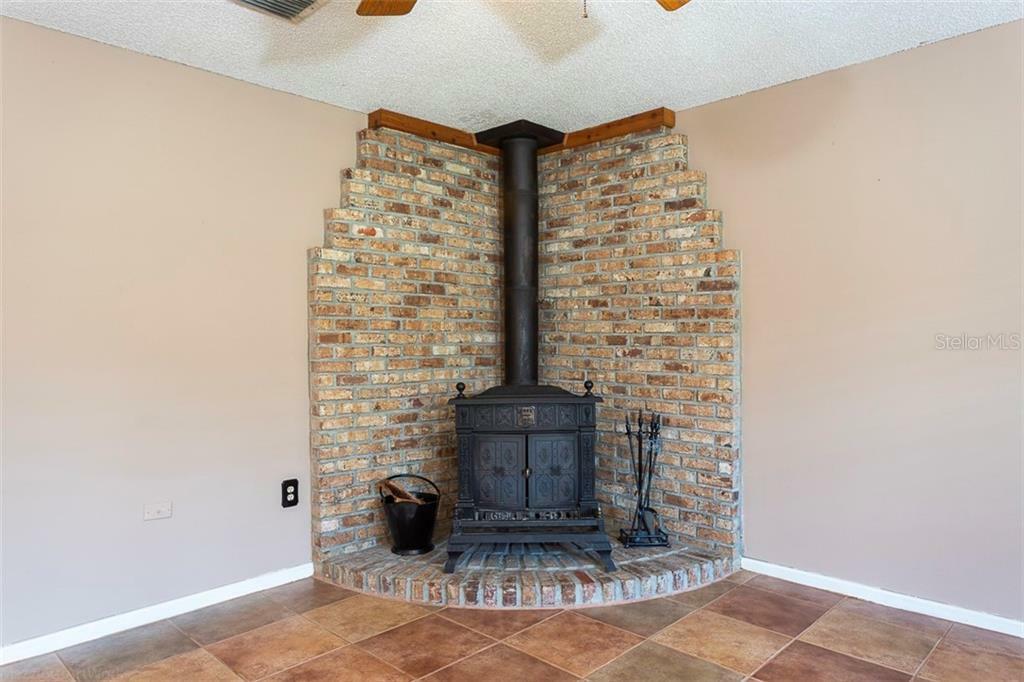 Property Photo: 2026 Almond Street FL 32763