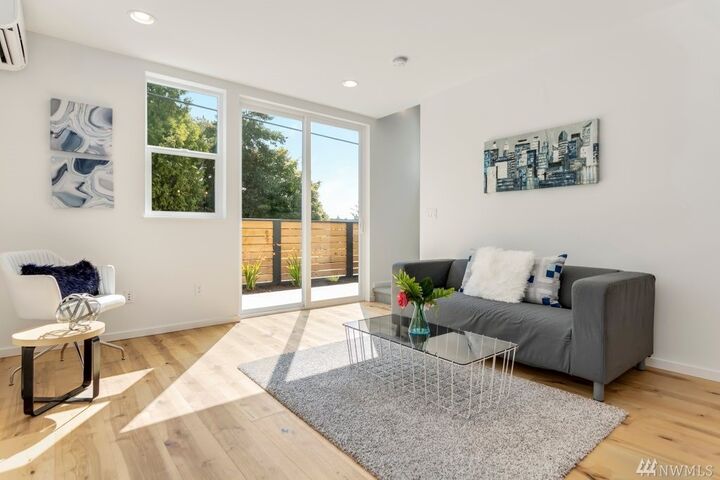 Property Photo: 3202 NW 70th St 2 WA 98117