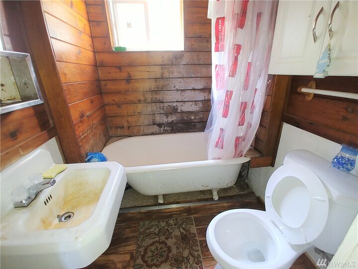 Property Photo: 1002 E 2nd St WA 98520