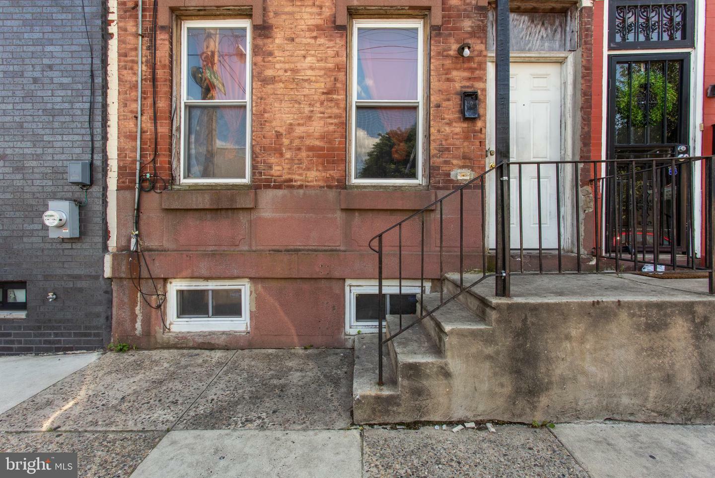 Property Photo: 2046 Reed Street PA 19146