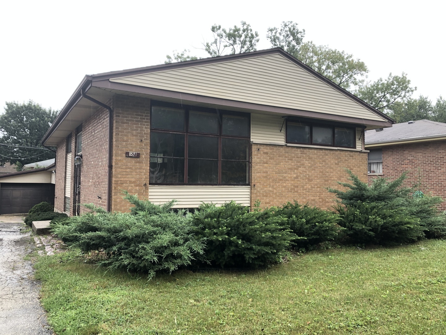 Property Photo:  8571 South Kenwood Avenue  IL 60619 