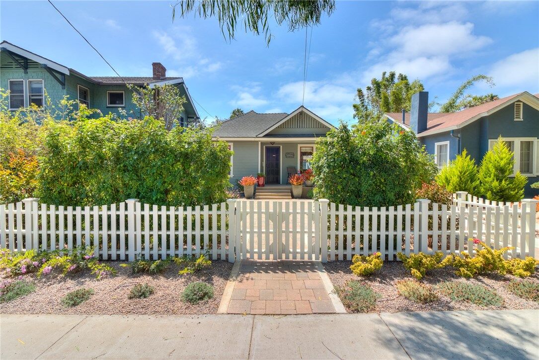 Property Photo: 2504 E 5th Street CA 90814
