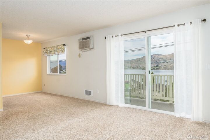 Property Photo:  1902 W Prospect St 204  WA 98816 