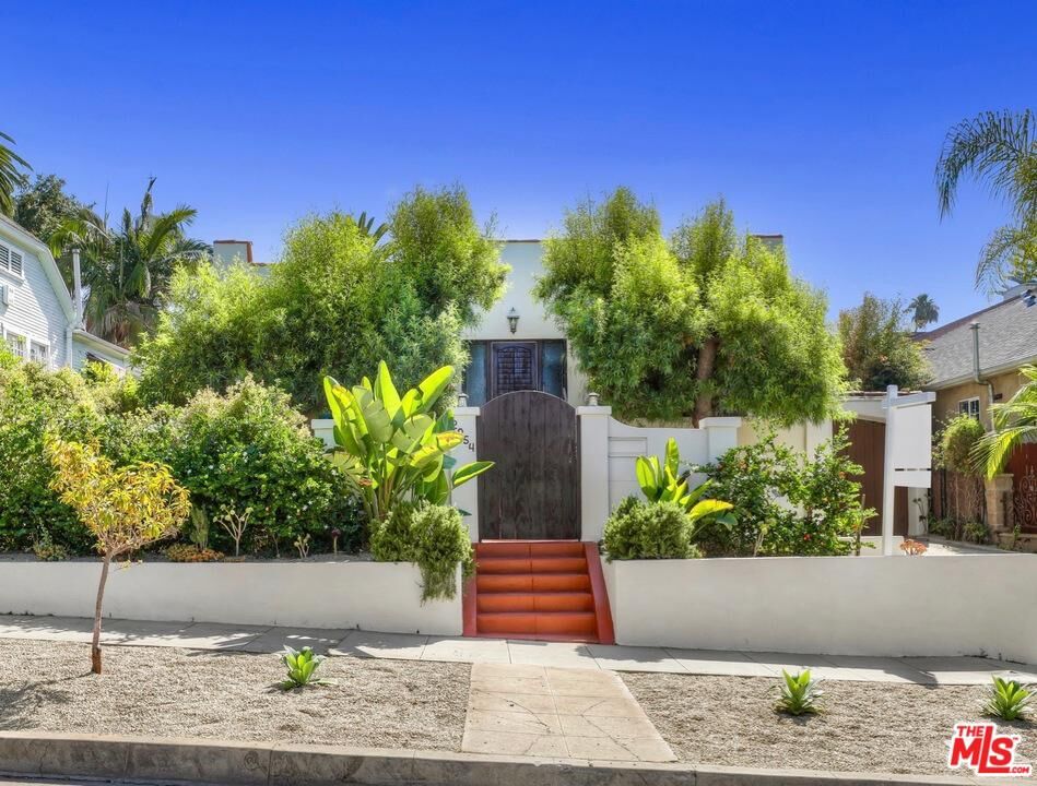 Property Photo:  2054 N New Hampshire Ave  CA 90027 