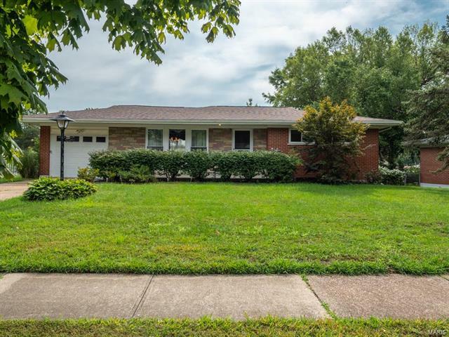Property Photo: 9310 Queenston Drive 63126