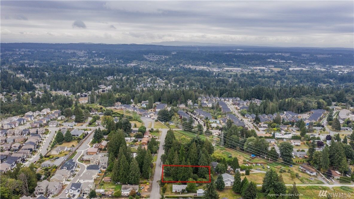 Property Photo: 424 205th St SW WA 98036