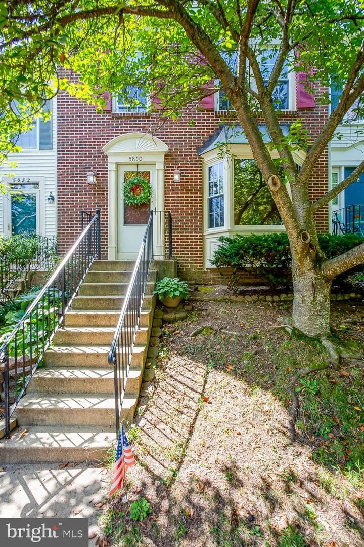 Property Photo: 5850 Westwater Court VA 20121