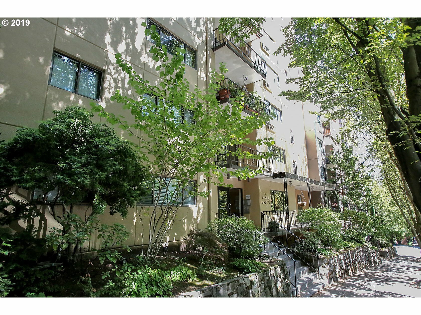 Property Photo: 2021 SW Main St 33 OR 97205