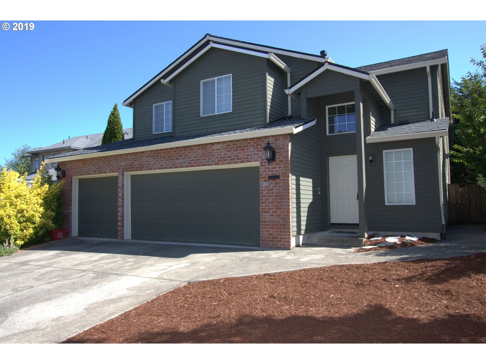 Property Photo: 184 SW 171st Ave OR 97006