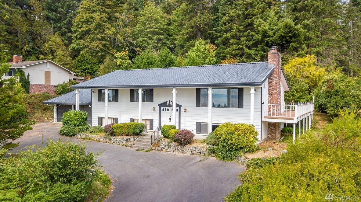Property Photo:  1527 Polnell Rd  WA 98277 