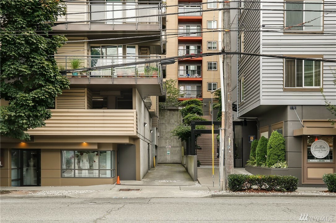 Property Photo: 1550 Eastlake Ave E 206 WA 98102