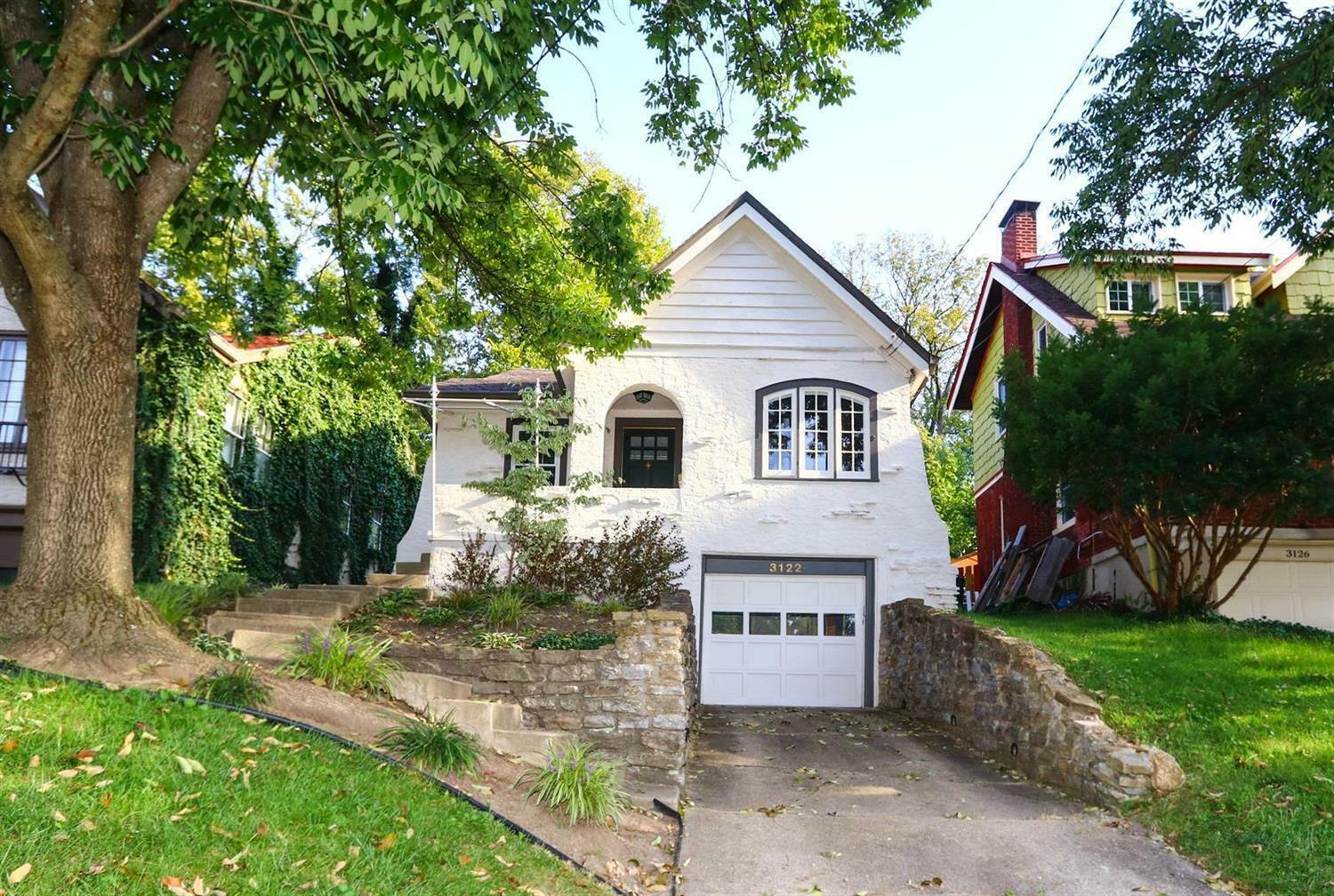 Property Photo: 3122 Kinmont St OH 45208