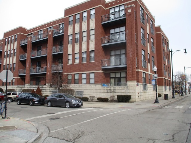 Property Photo:  4011 North Francisco Avenue 308  IL 60618 