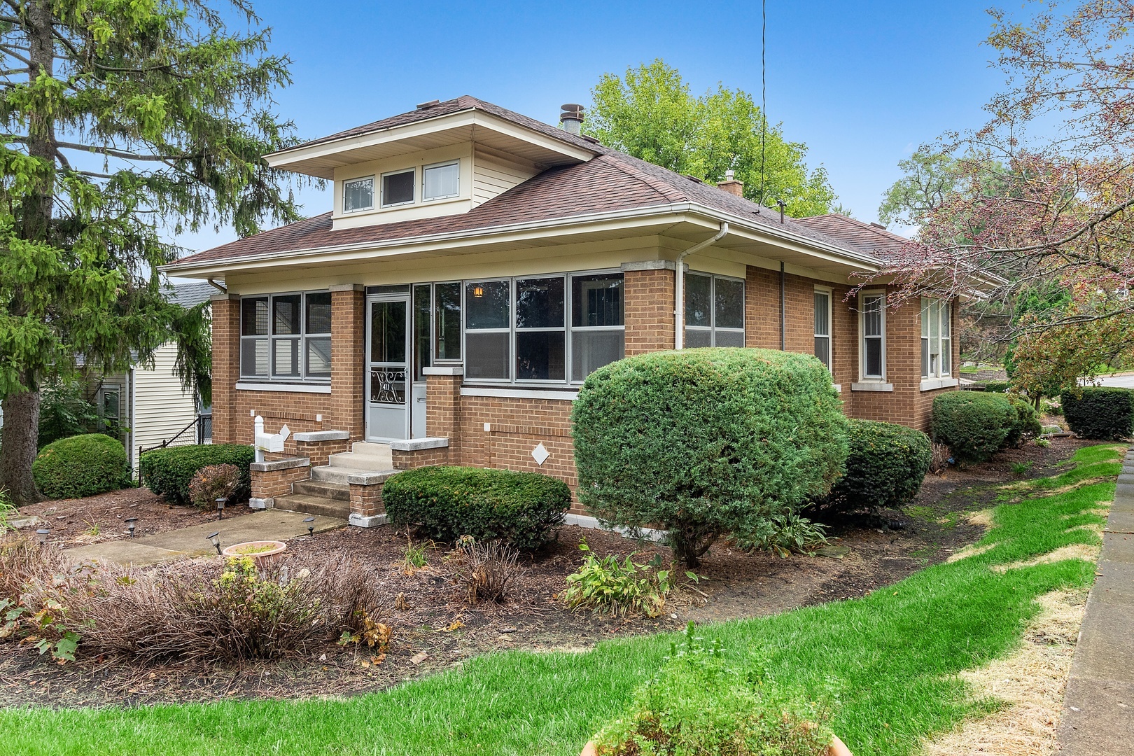 Property Photo:  411 Singer Avenue  IL 60439 