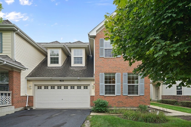 Property Photo:  821 Linden Circle  IL 60169 