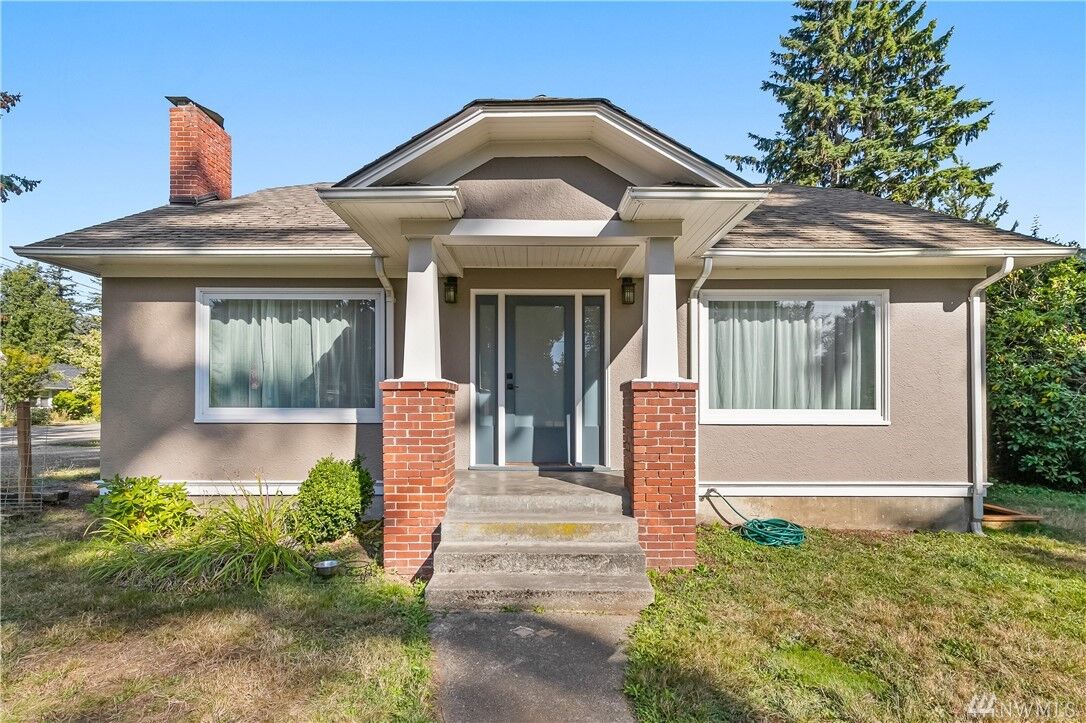 Property Photo:  2839 Cedarwood Ave  WA 98225 