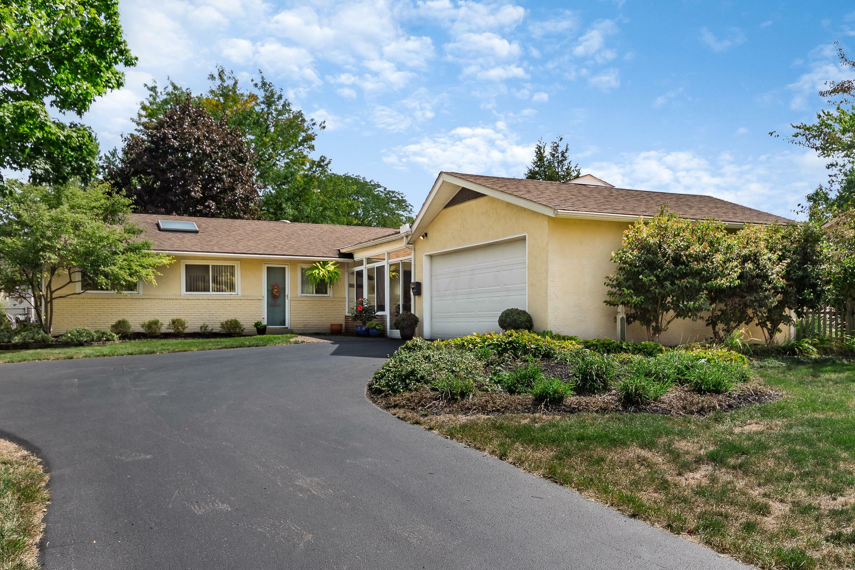 Property Photo: 3516 Colchester Road OH 43221