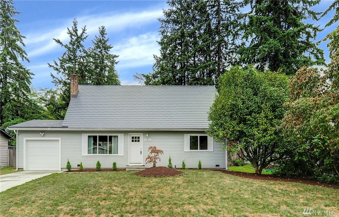 Property Photo:  21620 Meridian Ave S  WA 98021 