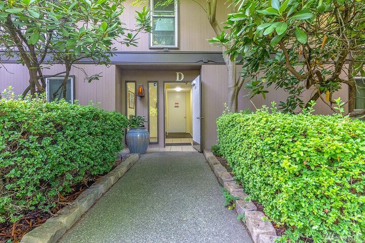 1425 S Puget Dr D6  Renton WA 98055 photo