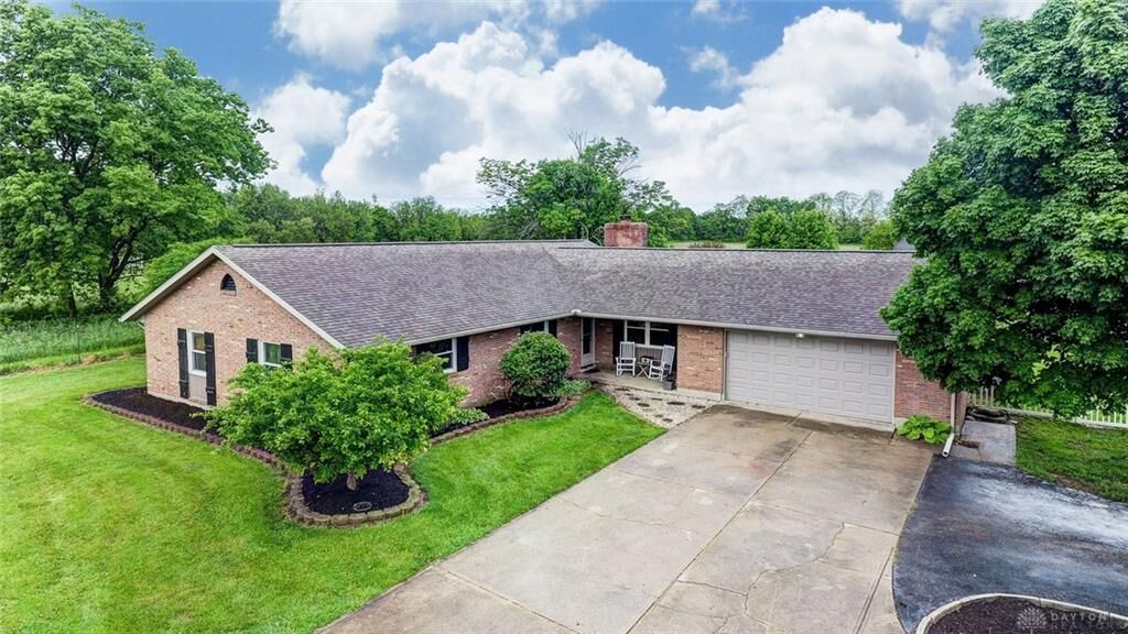 Property Photo: 11221 Putnam Road OH 45322