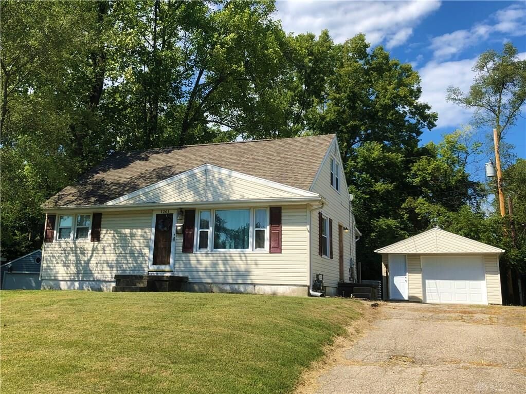 Property Photo: 1261 Oakhill Avenue OH 45324