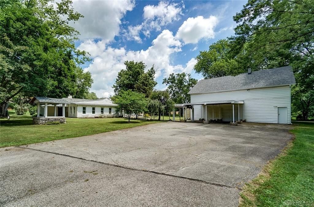 Property Photo: 8880 Clyo Road OH 45458