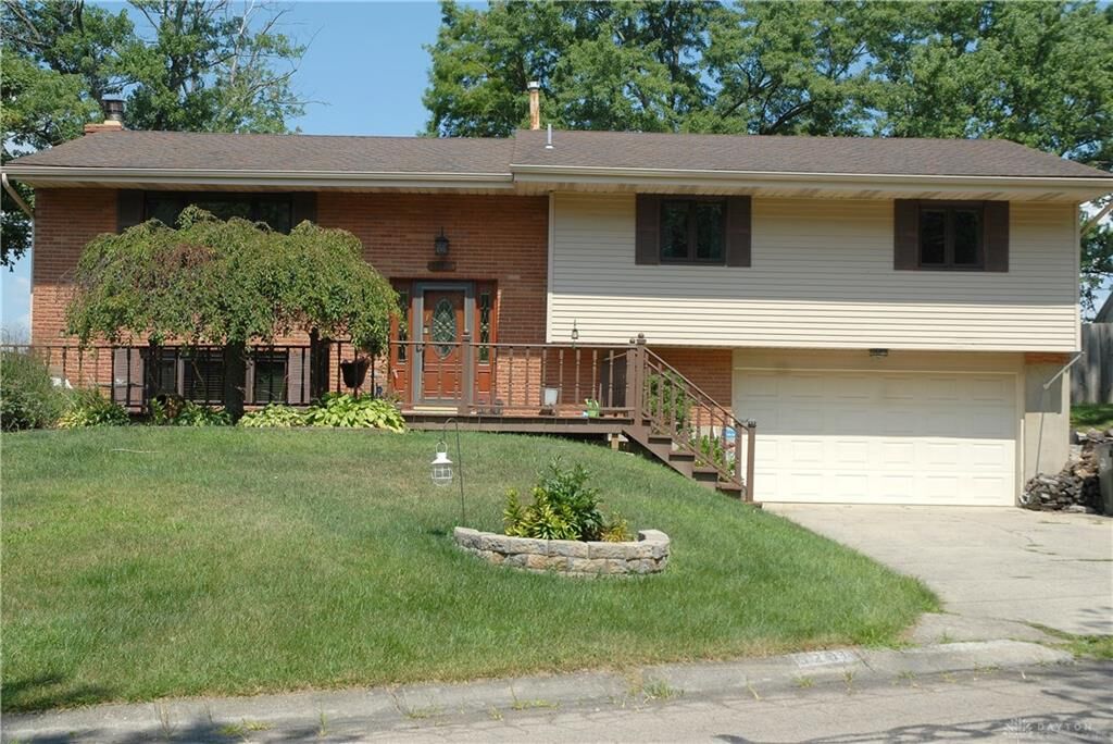 Property Photo: 6291 Seven Pines Drive OH 45449