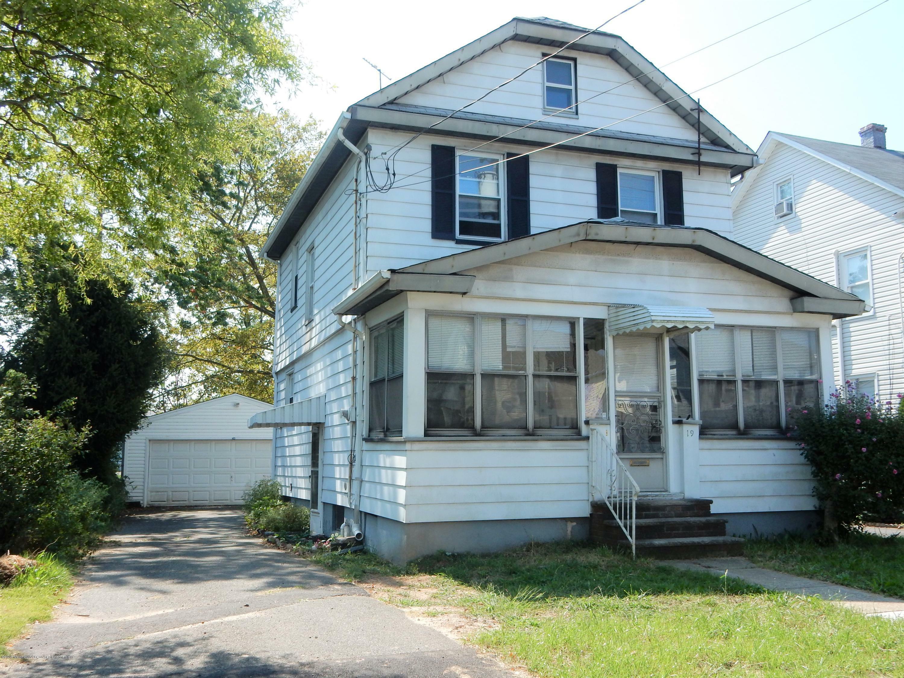 Property Photo:  19 E Green Street  NJ 07095 