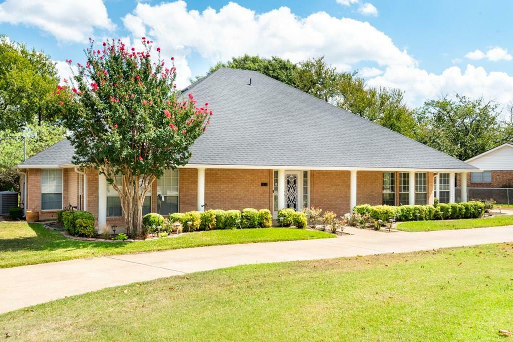 Property Photo: 1424 Shields Avenue TX 75104