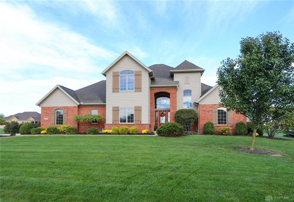 Property Photo: 1035 Rosewood Creek Drive OH 45373