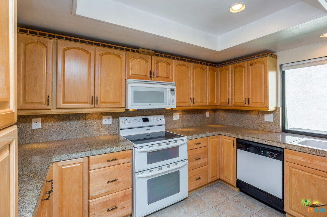 Property Photo:  646 N Via Acapulco  CA 92262 
