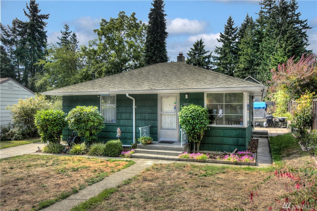 Property Photo:  14327 Evanston Ave N  WA 98133 