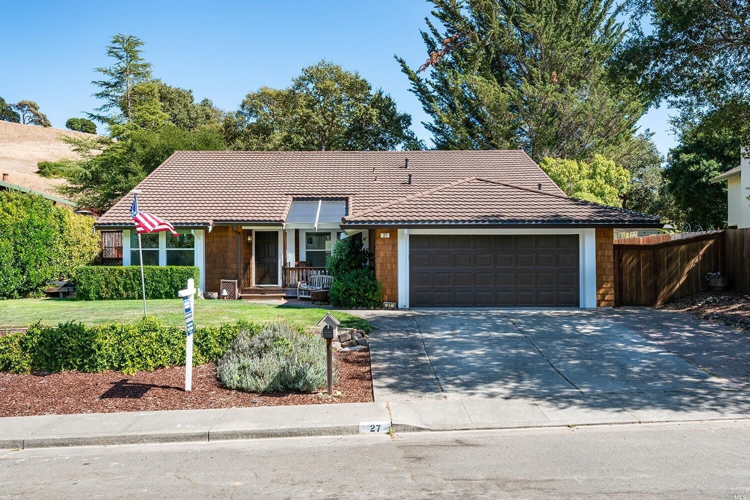 Property Photo: 27 Woodleaf Court CA 94945