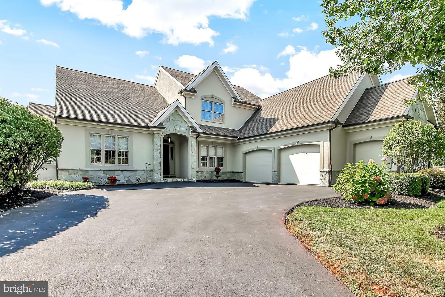 Property Photo: 810 Woodfield Drive PA 17543