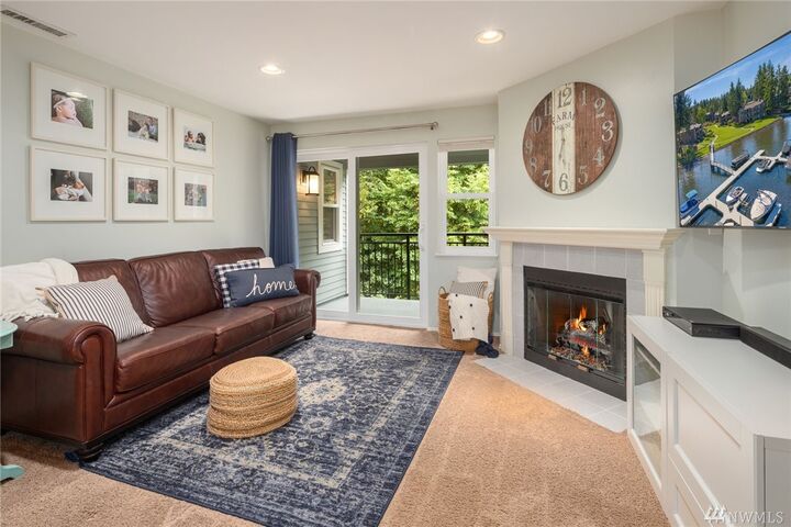 Property Photo:  250 NW Dogwood St D301  WA 98027 