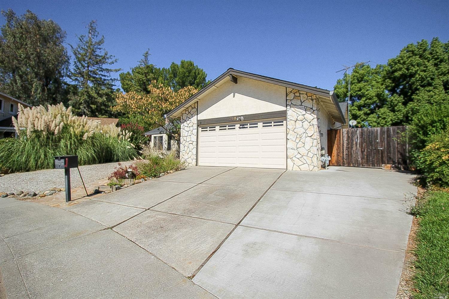 Property Photo:  758 Ash Court  CA 94533 